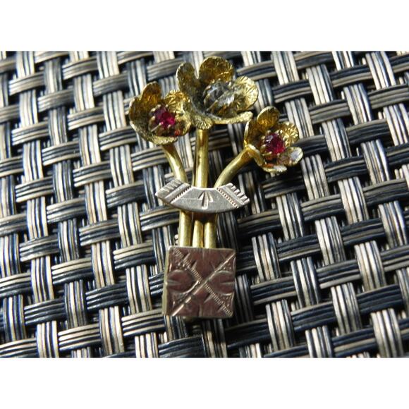 Elegant Crystal Gilt Metal Flower Brooch c 1930 - Picture 7 of 8